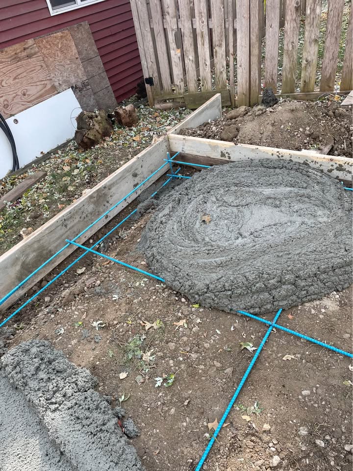 Concrete contractor pouring a slab in Enid Oklahoma